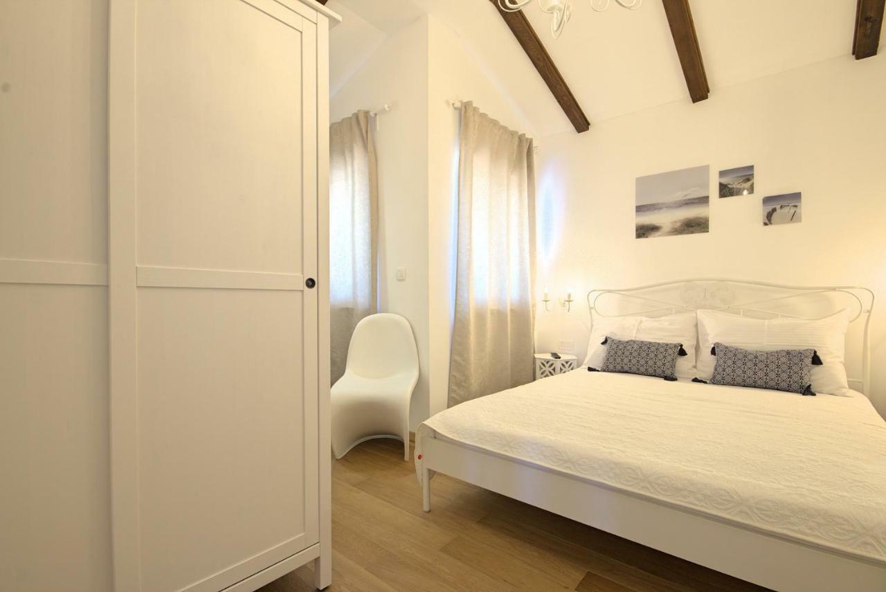 Villa Vespera Rosini ภายนอก รูปภาพ